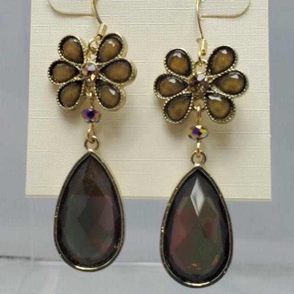 Mystique garnet color tear drop fish hook earring - Picture 2 of 4